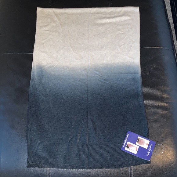 Kendall & James | Ombre Cardishawl - Picture 4 of 9